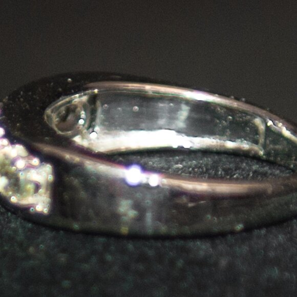 Green Sapphire Ring Size 7.25 - Picture 4 of 5